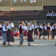 Deju kolektīvs “Lienīte” : “Latvju bērni danci veda” Ludzā