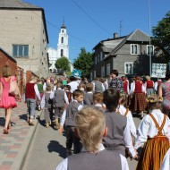 Deju kolektīvs “Lienīte” : “Latvju bērni danci veda” Ludzā