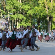 Deju kolektīvs “Lienīte” : “Latvju bērni danci veda” Ludzā